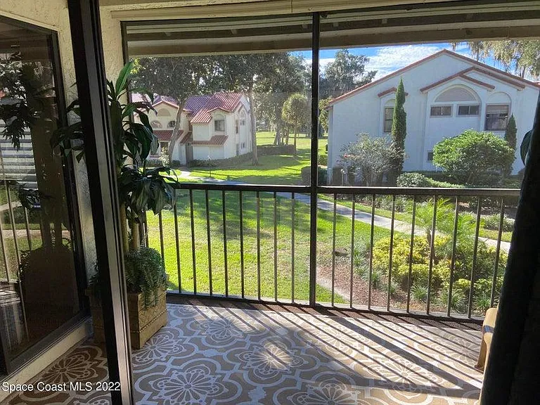 1039 Country Club Dr — Photo 14