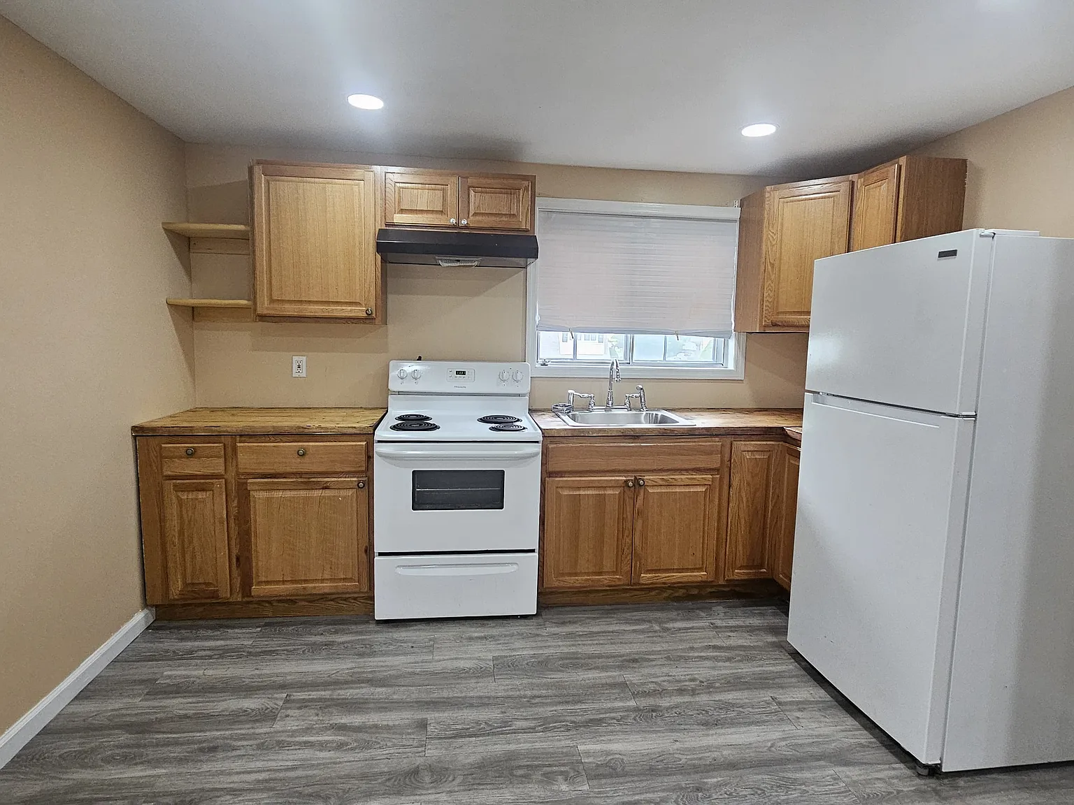 2 bed, 700 sqft, $2,600 — Photo 1