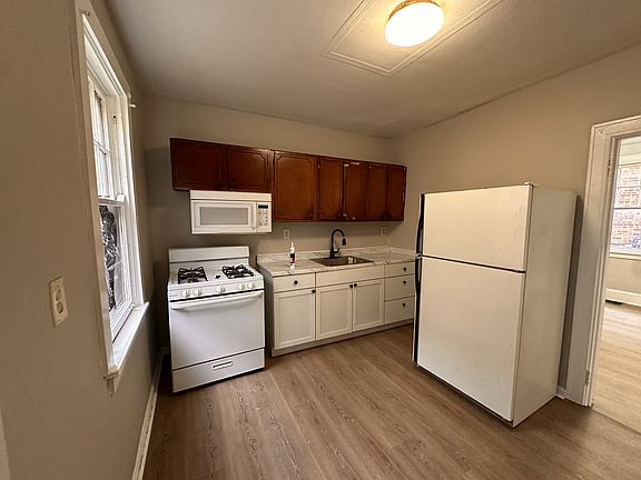 4th image of 1247 Quebec Rd #1