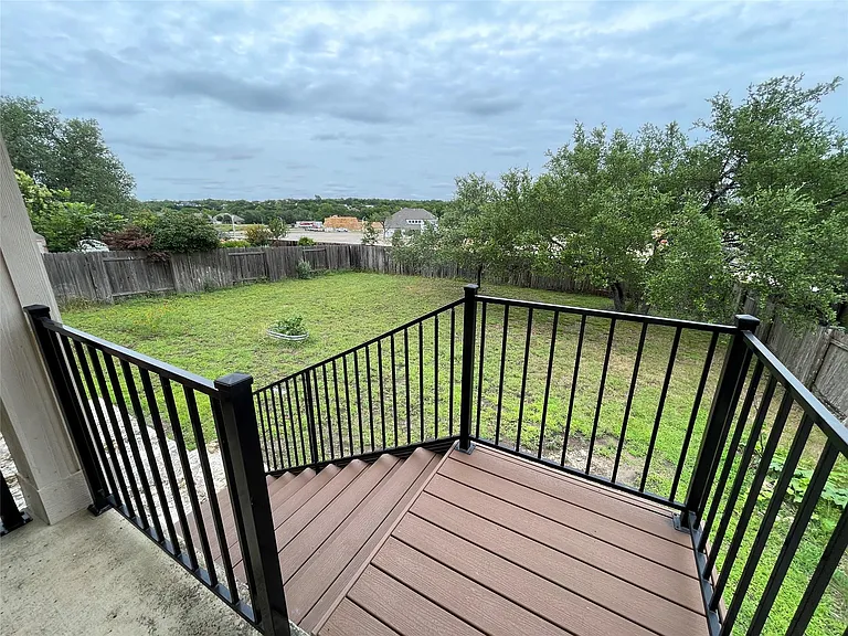 524 Cameron Cv — Photo 18