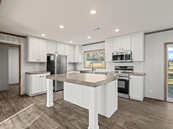 124 Porter Cir, Savoy, TX 75479