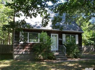 207 Sunrise Highway Service Rd, Mastic, NY 11950