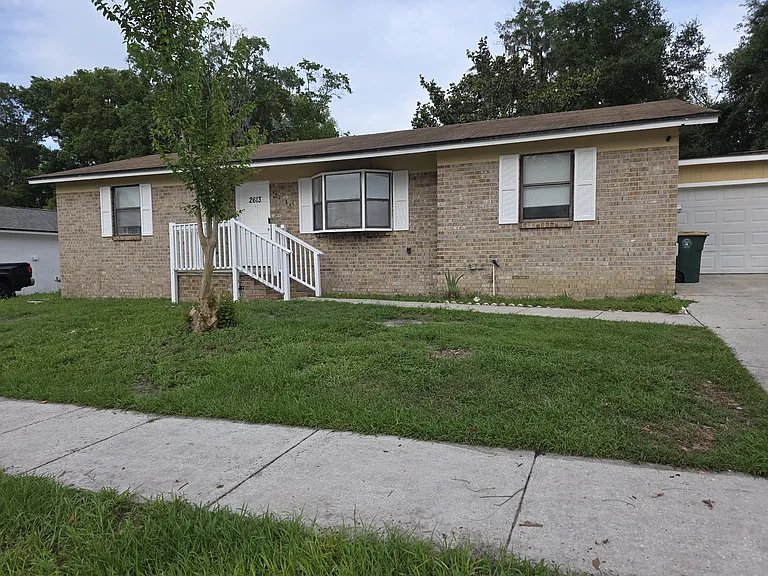 2613 Sandusky Ave E — Photo 1