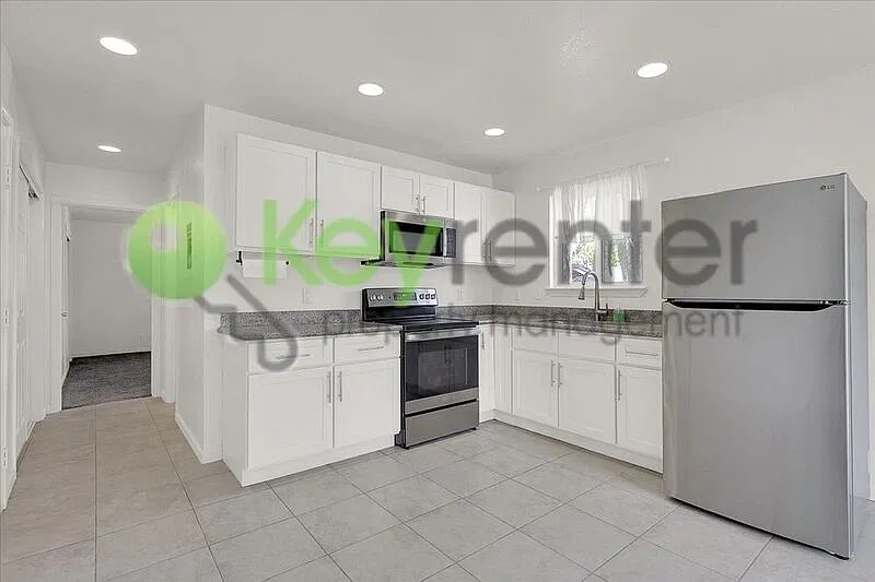 2714 San Fernando Way #3