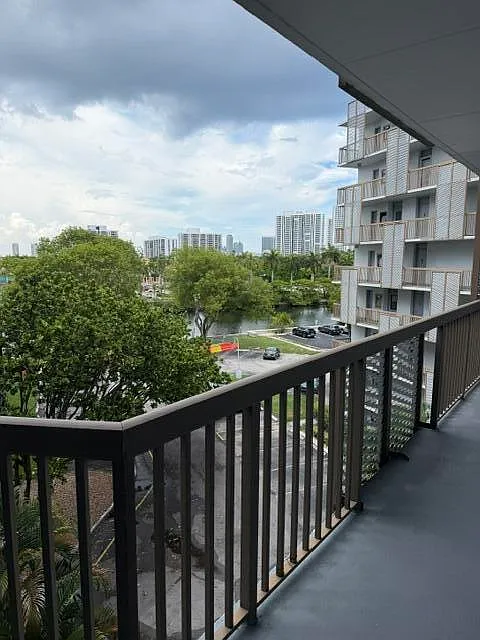 2 bed, 2.0 bath, 1081 sqft, $1,975 — Photo 3