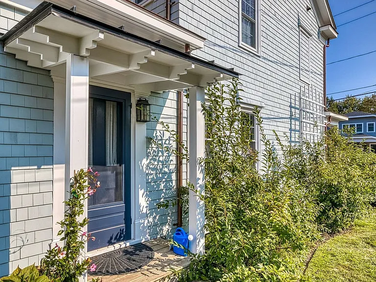 475 Youngs Ave #C — Photo 2
