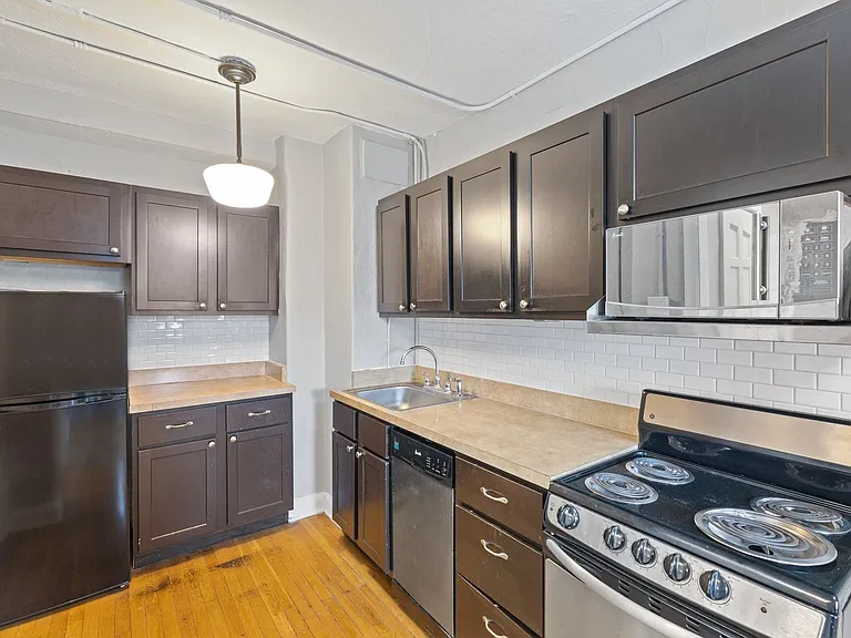 Piccadilly Apartments — Photo 18