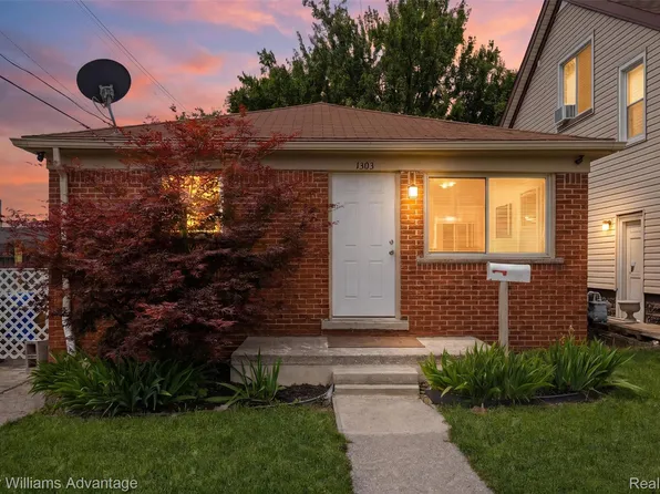1303 College Ave, Lincoln Park, MI 48146