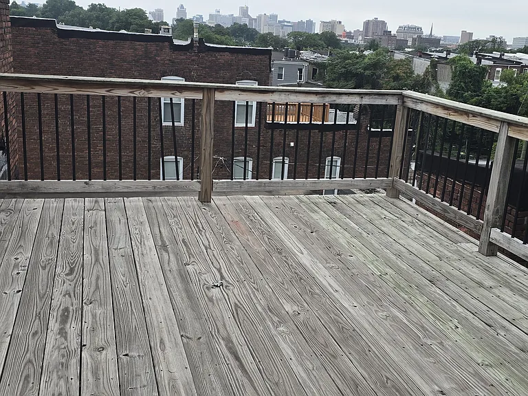 733 E 22nd St — Photo 17