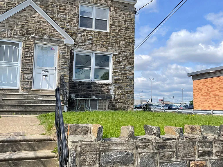 2710 Unruh Ave #2 — Photo 14