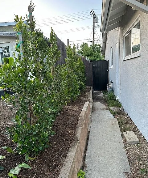 24319 Victory Blvd — Photo 11