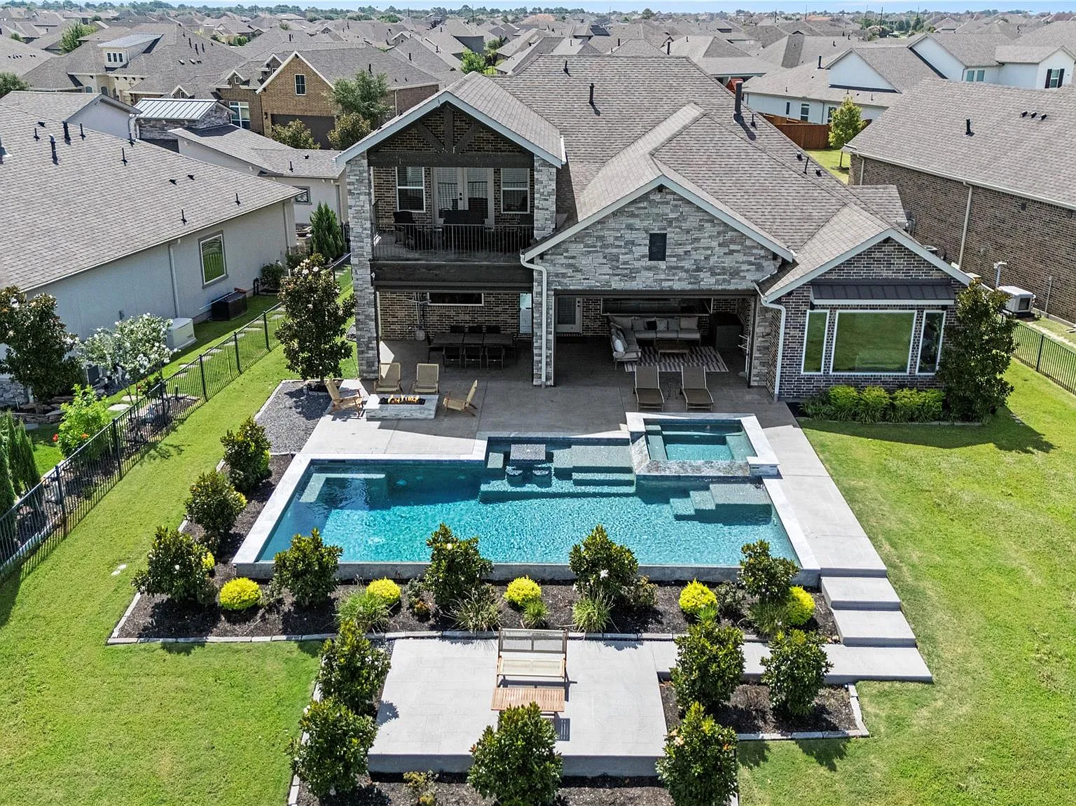 4 bed, 3.5 bath, 3612 sqft, $9,500 — Photo 1