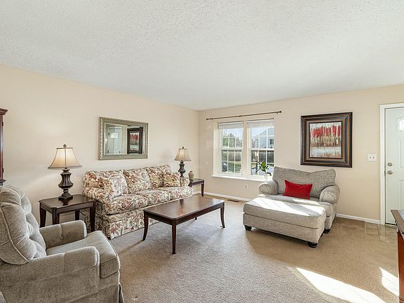 4th image of 1584 Linden Ct