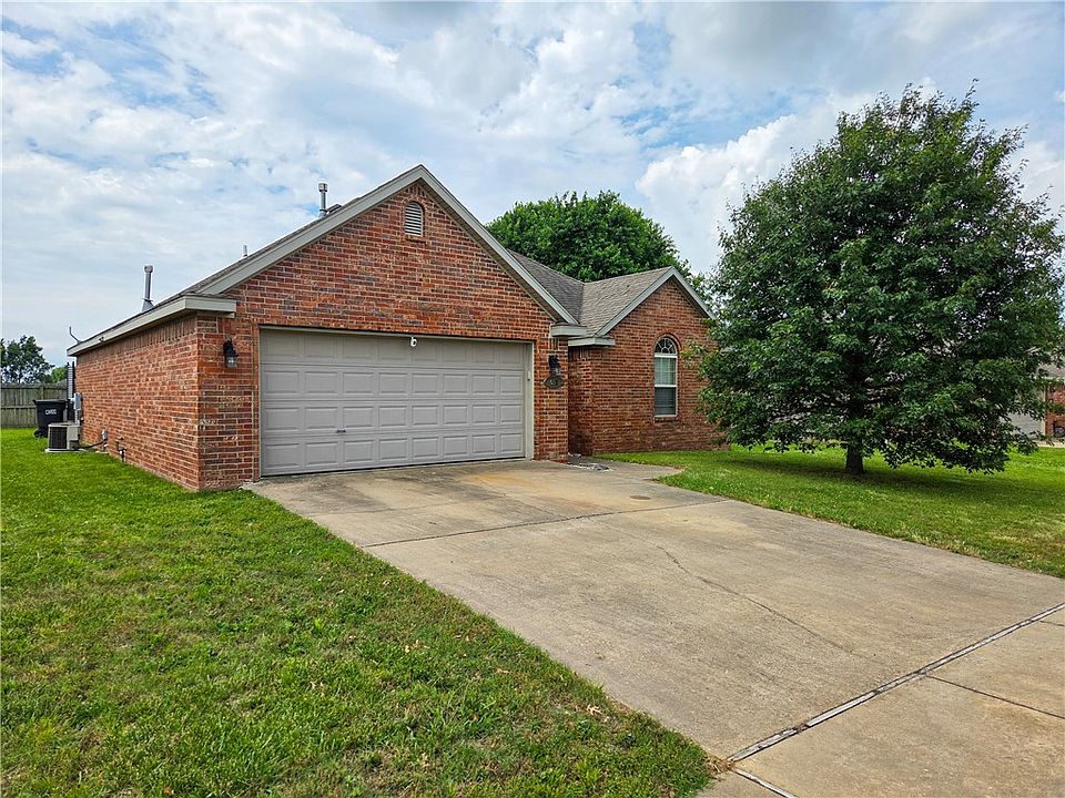 1st image of 652 Riley Ln