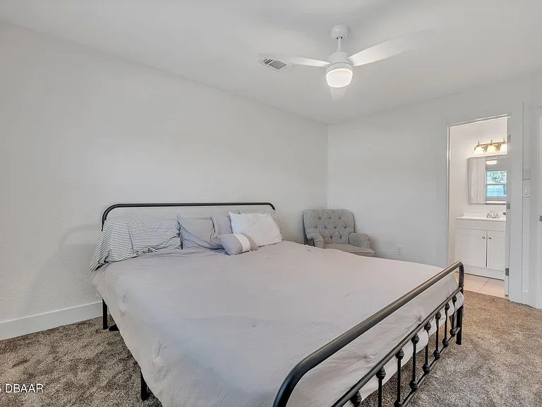 450 Lambert Ave — Photo 30