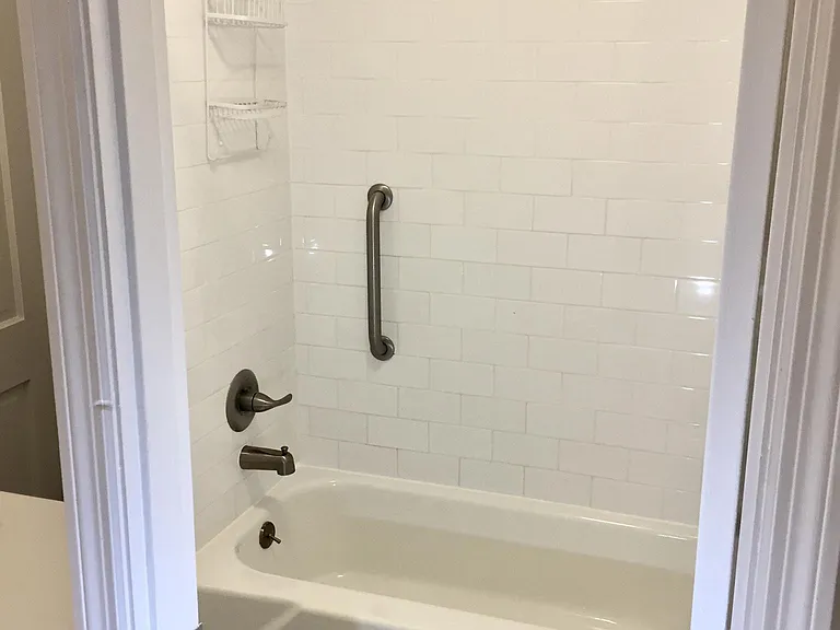 836 Surrey Ln — Photo 20