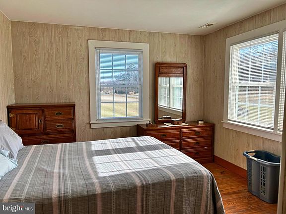 3rd image of 383 Lake Rd