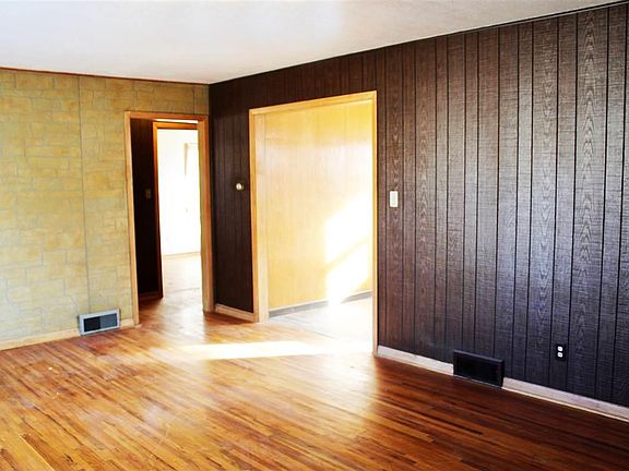 3rd image of 215 W 25th Ave