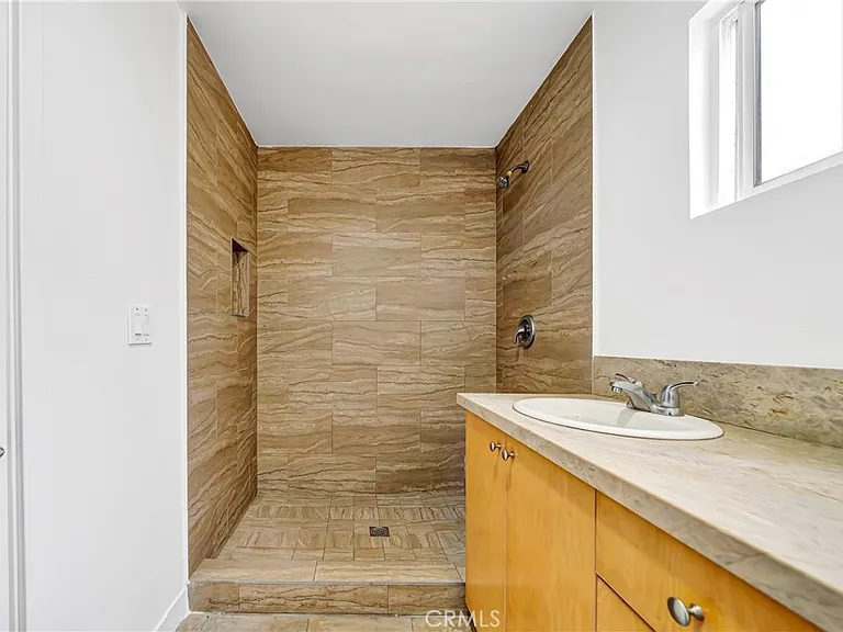 6827 Simpson Ave #4 — Photo 9