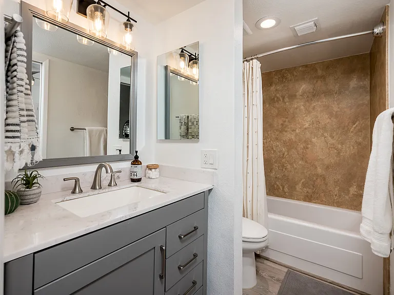 5209 N 24th St #205 — Photo 17