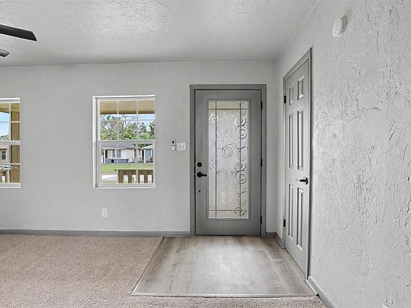 3rd image of 2512 S Glenn Ave