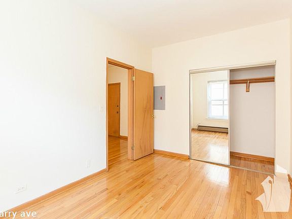 3rd image of 635 W Barry Ave #613