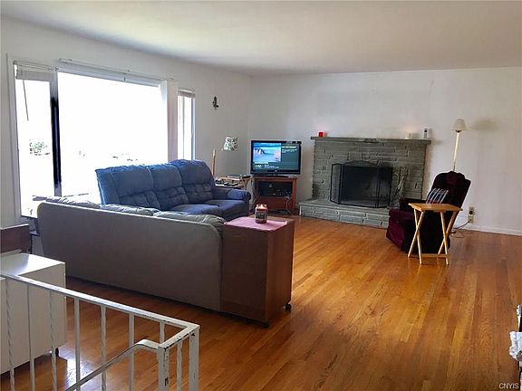 4th image of 123 Margo Ln