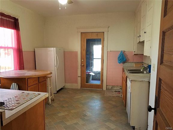 5th image of 316 Edgerton St