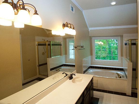 5th image of 130 Parkerwood Way
