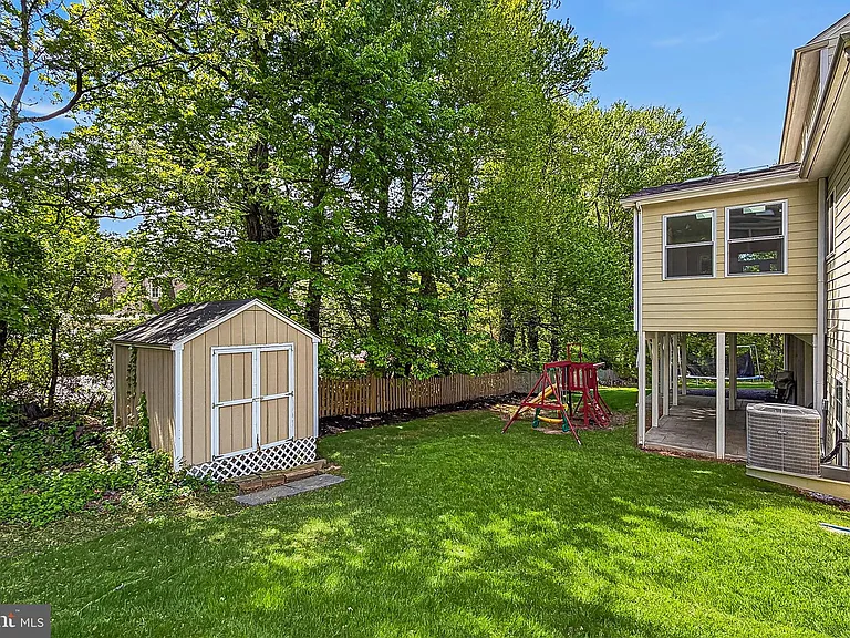 8901 Hargrove Ct — Photo 48