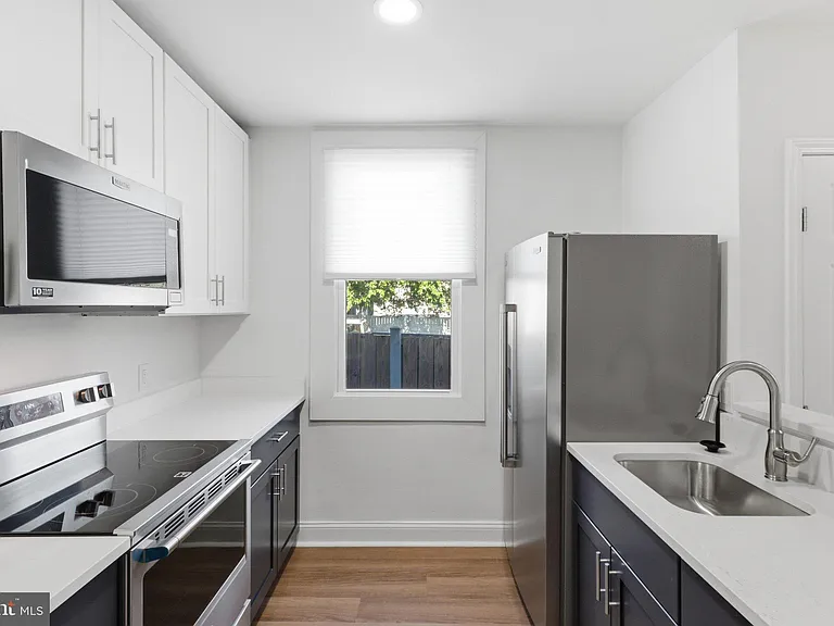 20 E 7th St — Photo 8
