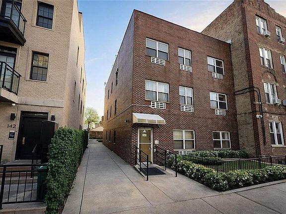 4th image of 140 Avenue 2rr