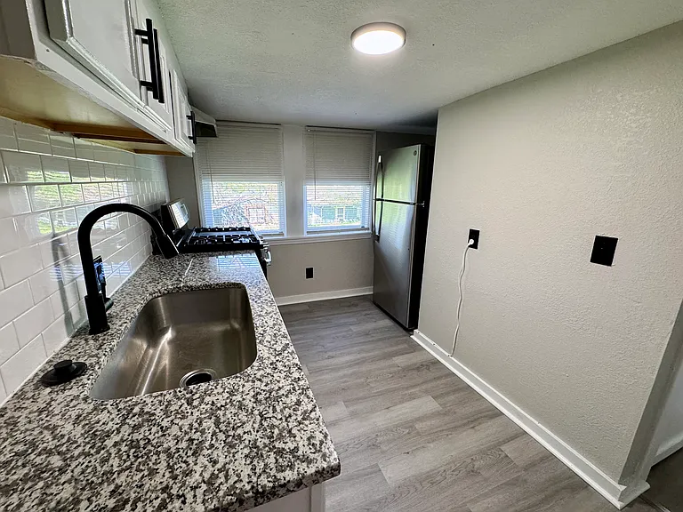 572 1/2 S Crescent Ave — Photo 5