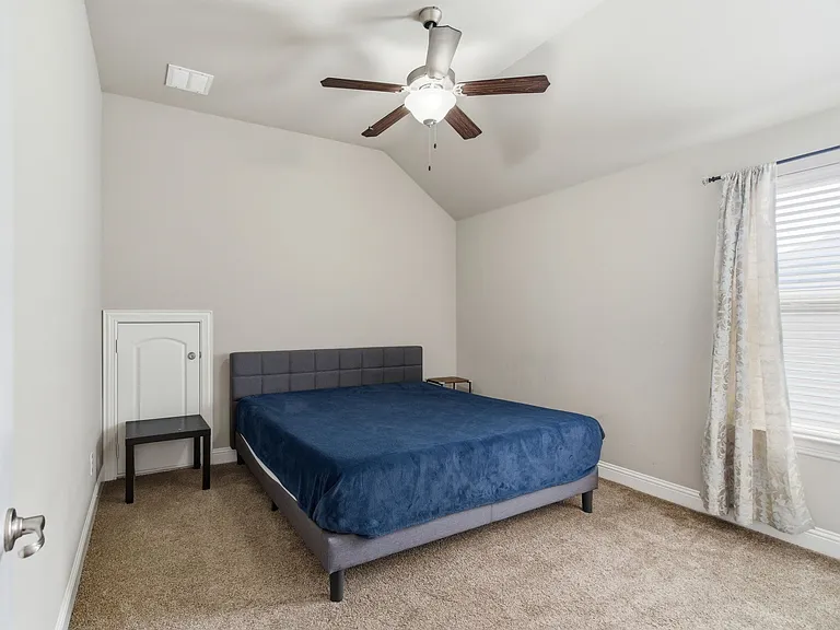 7452 Reverchon Dr — Photo 32