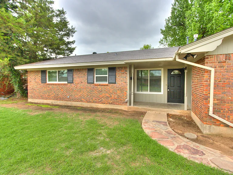 1612 Cherry Stone St — Photo 2