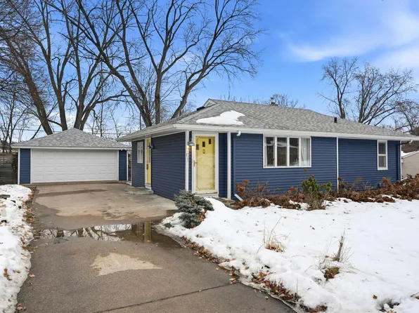 701 Eldridge Ave W, Roseville, MN 55113