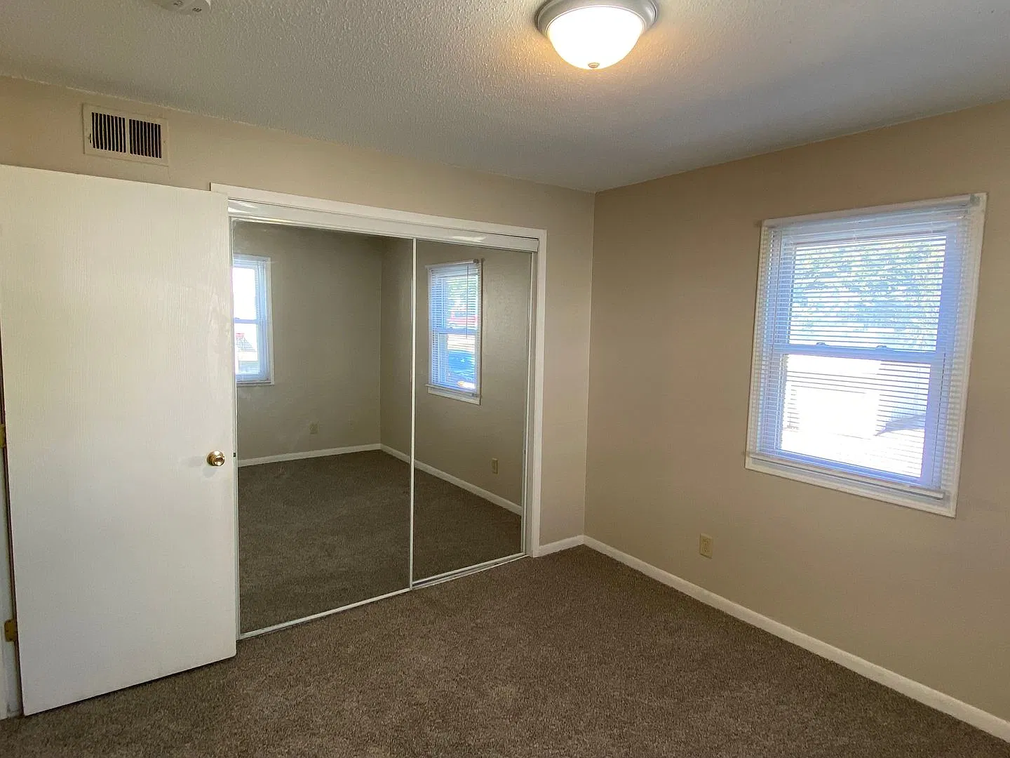 1820 A Ave NE | A Avenue Apartments — Photo 4