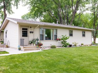2926 Edgewood Dr N, Fargo, ND 58102