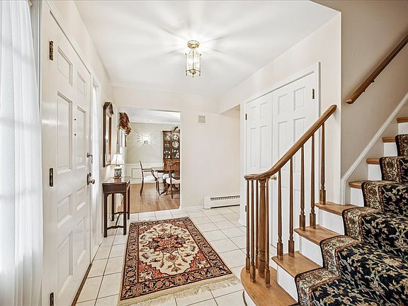 3rd image of 1245 Canterbury Ln