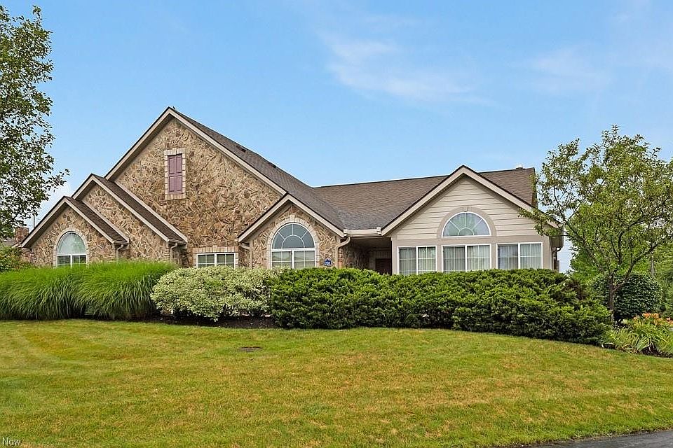 1st image of 220 Sandover Dr