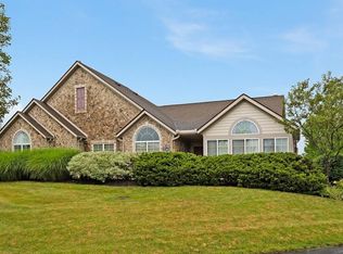 220 Sandover Dr, Aurora, OH 44202