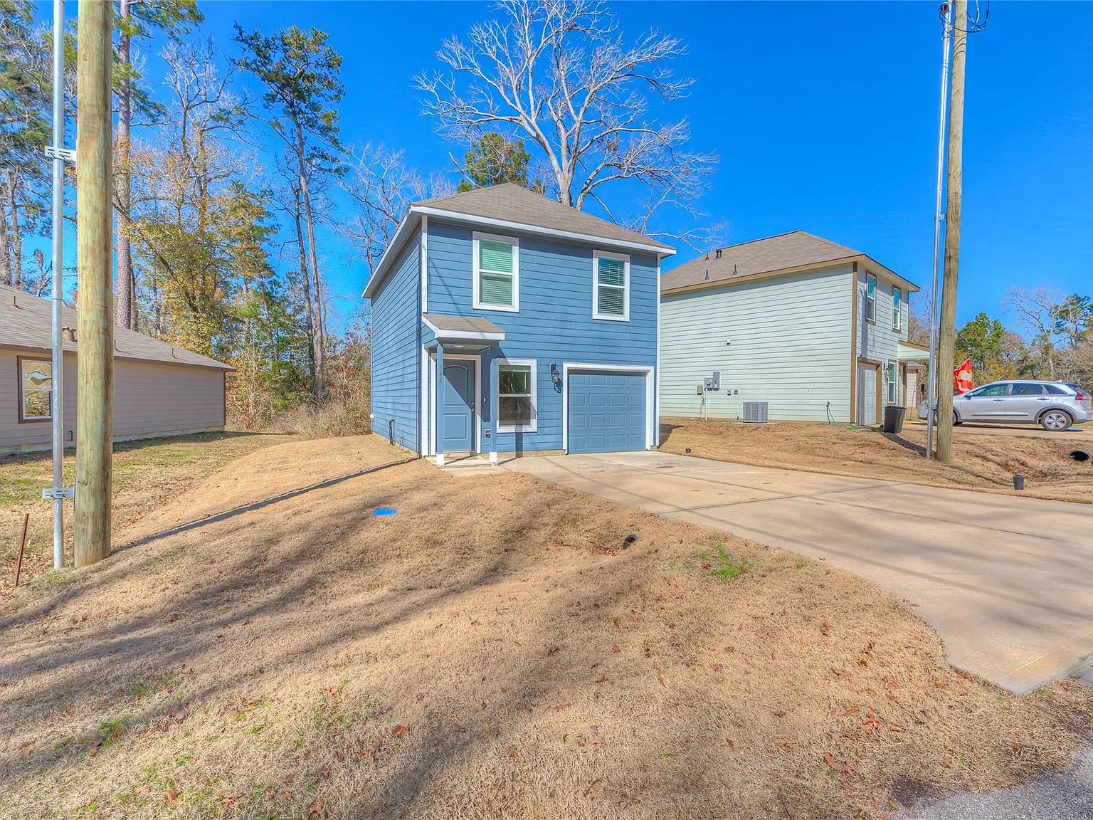 3 bed, 2.0 bath, 1100 sqft, $1,300 — Photo 3