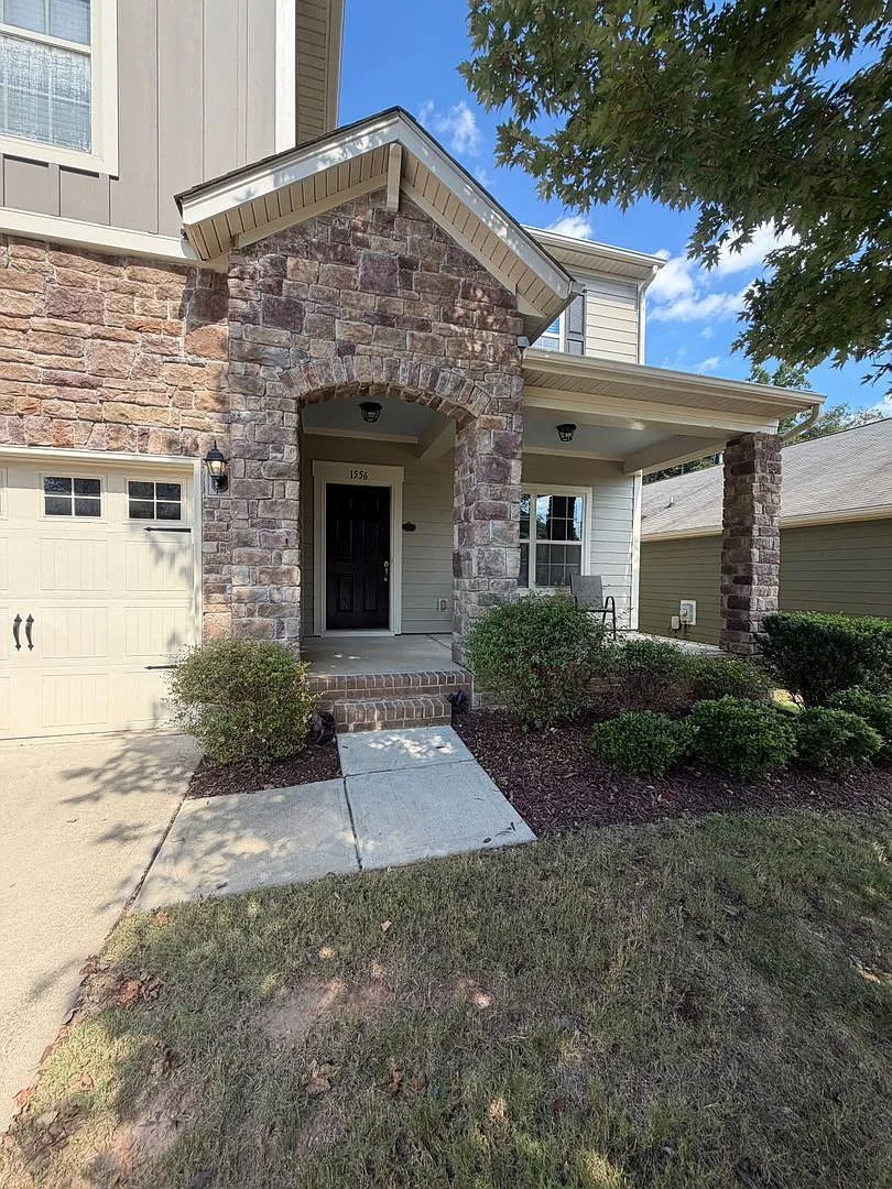 Beautiful Spacious Home in Ft Mill with 5BR/3BA Loft, Two Car Garage — Photo 2