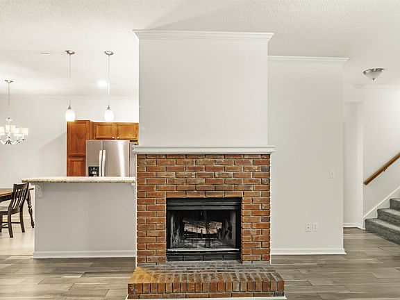 4th image of 1204 Hillsboro Ln