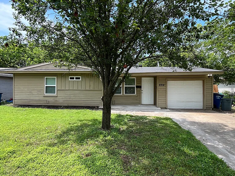 2314 Blyth Dr — Photo 1