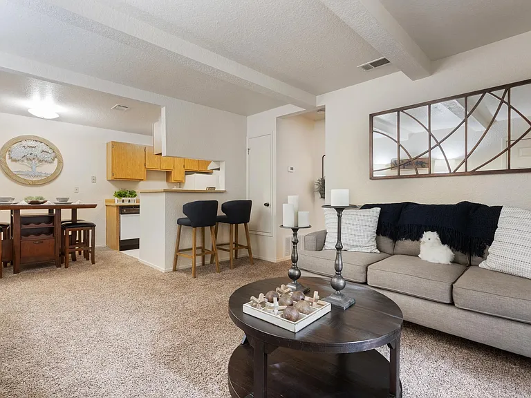 Live Oak Apartments — Photo 7
