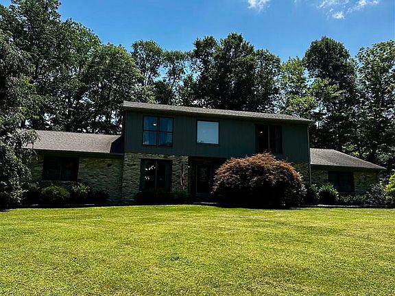 5th image of 627 Maple Dr