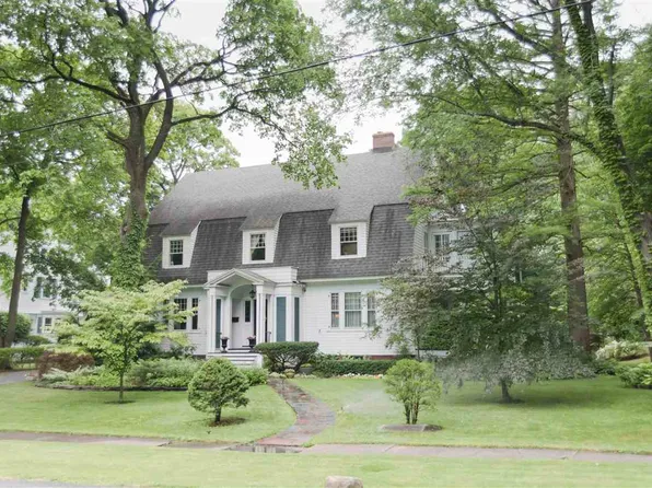 1049 Avon Rd, Schenectady, NY 12308