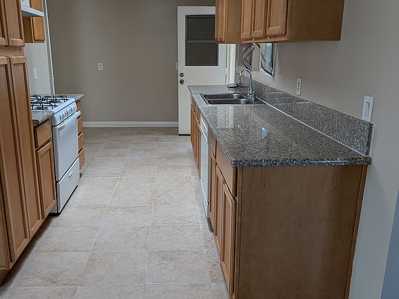 4th image of 11625 Hollyview Dr