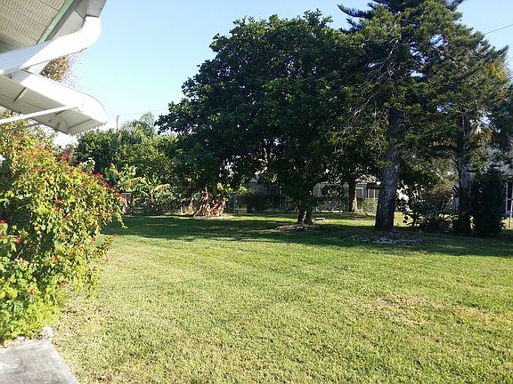 5th image of 912 SE 21st Ter